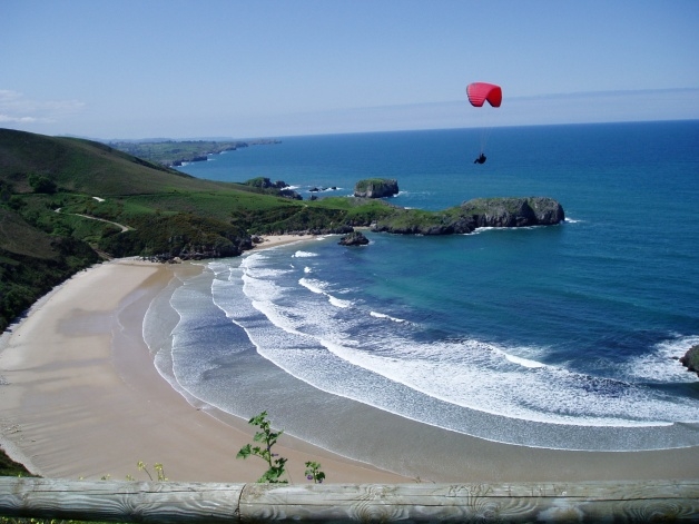 Playa de Torimbia, en la localidad asturiana de Llanes, donde sucedieron los hechos. Playa de Torimbia, en la localidad asturiana de Llanes, donde sucedieron los hechos.