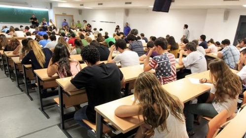Imagen de archivo de un examen de oposiciones. Imagen de archivo de un examen de oposiciones.