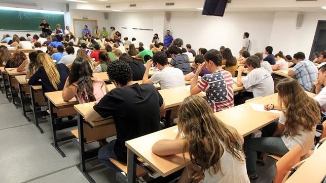 Imagen de archivo de un examen de oposiciones. Imagen de archivo de un examen de oposiciones.