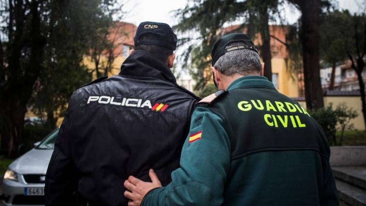 Un policía nacional y un guardia civil: mismas funciones, iguales derechos. Un policía nacional y un guardia civil: mismas funciones, iguales derechos.