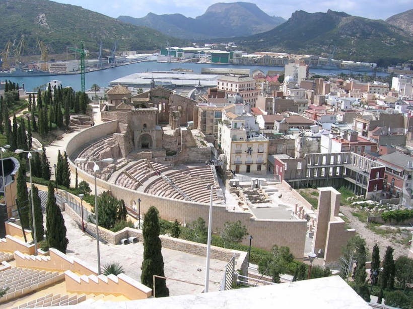Vista panorámica de la ciudad de Cartagena, con su teatro romano en primer término. Vista panorámica de la ciudad de Cartagena, con su teatro romano en primer término.