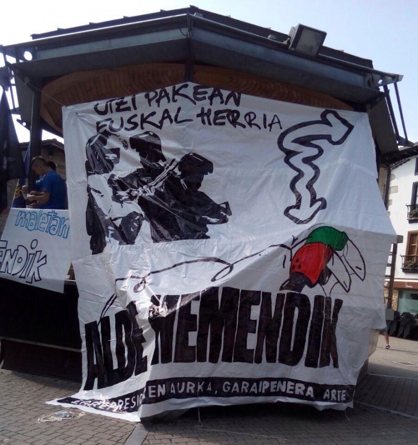 Pancarta en la localidad de Alsasua. Pancarta en la localidad de Alsasua.