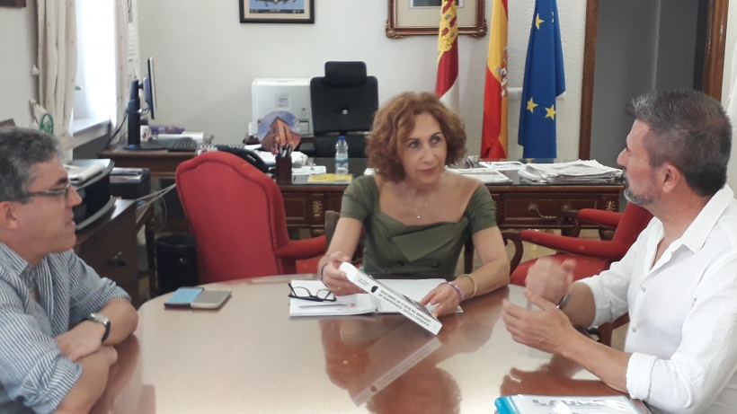Imagen de la reunión entre los representantes de AUGC Ciudad Real y la Subdelegada del Gobierno en la provincia. Imagen de la reunión entre los representantes de AUGC Ciudad Real y la Subdelegada del Gobierno en la provincia.
