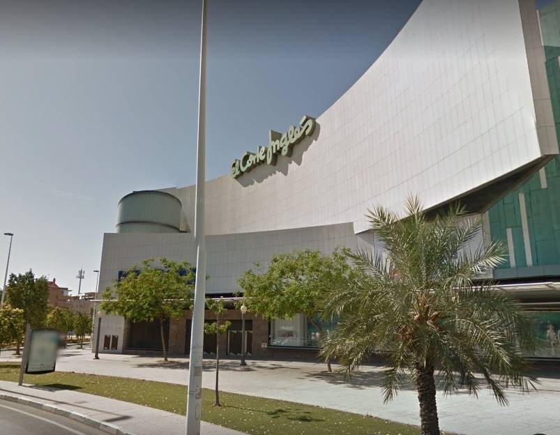 La asamblea tendrá lugar en un local de las instalaciones de El Corte Inglés de Elche. La asamblea tendrá lugar en un local de las instalaciones de El Corte Inglés de Elche.
