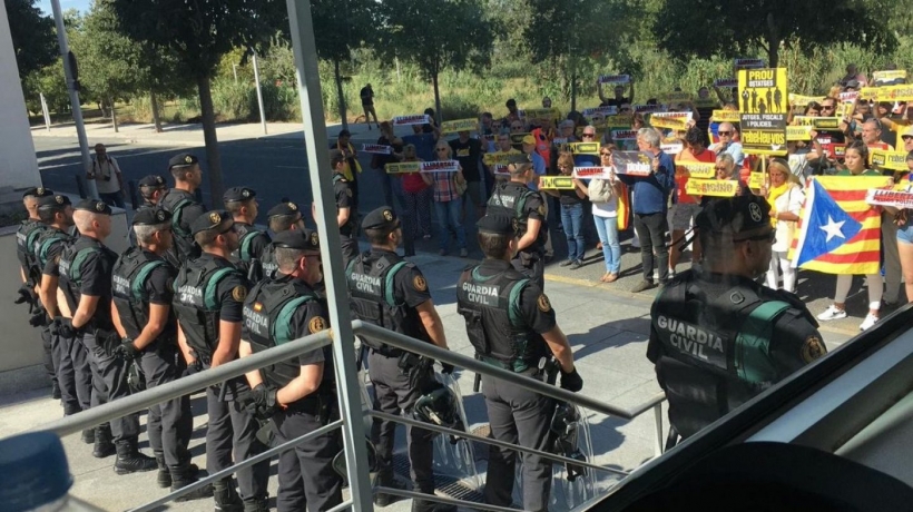 Imagen de archivo de una formación de guardias civiles ante una protesta independentista en Cataluña. Imagen de archivo de una formación de guardias civiles ante una protesta independentista en Cataluña.