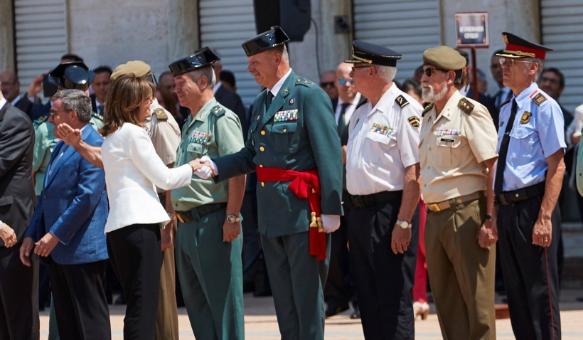 Imagen de archivo en la que la secretaria de Estado de Seguridad, Ana Botella, saluda al jefe de la Guardia Civil en Cataluña, Pedro Garrido. Foto: Alejandro García EFE Imagen de archivo en la que la secretaria de Estado de Seguridad, Ana Botella, saluda al jefe de la Guardia Civil en Cataluña, Pedro Garrido. Foto: Alejandro García EFE