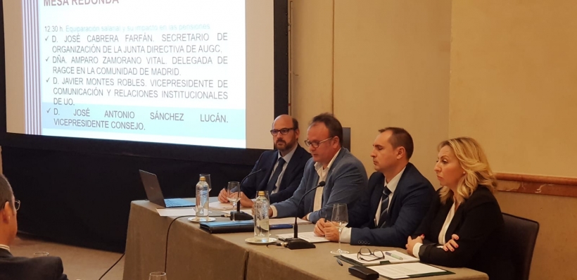 El secretario nacional de Organización de AUGC, José Cabrera Farfán (segundo por la izquierda), expuso en el Congreso las propuestas de nuestra asociación. El secretario nacional de Organización de AUGC, José Cabrera Farfán (segundo por la izquierda), expuso en el Congreso las propuestas de nuestra asociación.