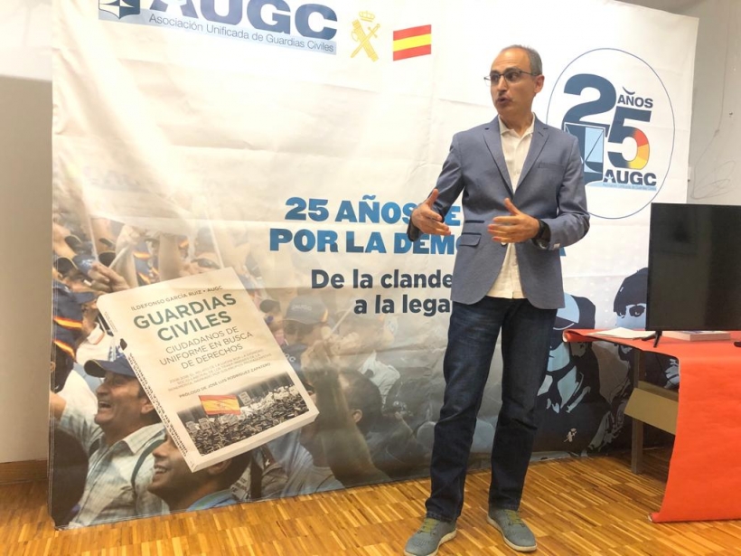 Marcial Álvarez, secretario general provincial de AUGC Zaragoza-Huesca, durante su intervención de ayer en el acto inaugural de la exposición. Marcial Álvarez, secretario general provincial de AUGC Zaragoza-Huesca, durante su intervención de ayer en el acto inaugural de la exposición.