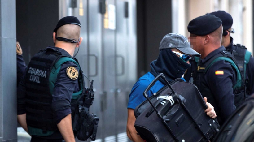 Imagen de guardias civiles durante la operación en la que se detuvo a varios miembros de los CDR. Imagen de guardias civiles durante la operación en la que se detuvo a varios miembros de los CDR.