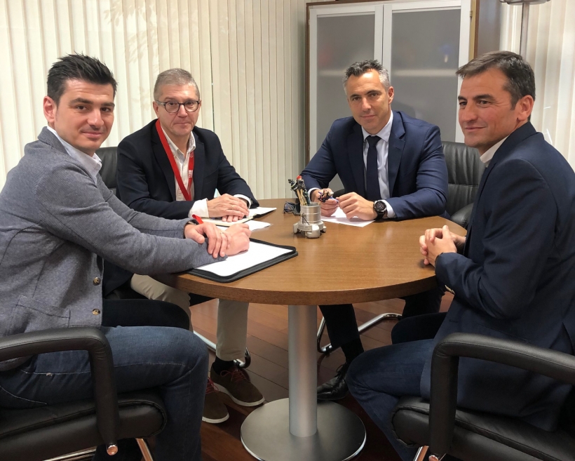 La reunión transcurrió en un clima de gran cordialidad. La reunión transcurrió en un clima de gran cordialidad.