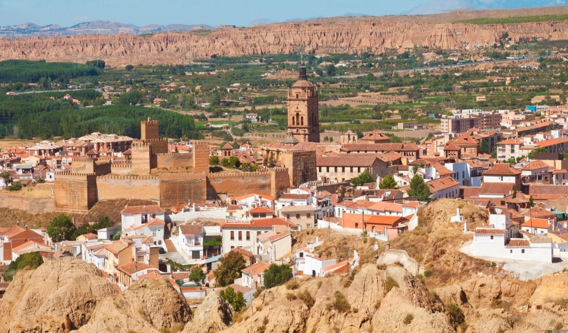 Vista panorámica de la ciudad de Guadix (Granada), en cuyo puesto se encuentra destinado el que fuera representante de AUGC en esta provincia. Vista panorámica de la ciudad de Guadix (Granada), en cuyo puesto se encuentra destinado el que fuera representante de AUGC en esta provincia.