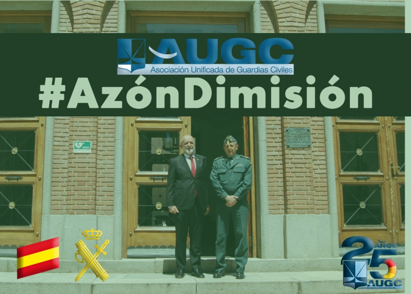 Félix Azón, director general de la Guardia Civil, posa ante la sede de la Asociación Pro-Huérfanos. Félix Azón, director general de la Guardia Civil, posa ante la sede de la Asociación Pro-Huérfanos.