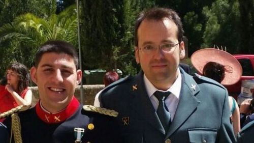 Víctor Romero (i) y Víctor Jesús Caballero (d), los dos Guardias Civiles asesinados por Robert Feher. Víctor Romero (i) y Víctor Jesús Caballero (d), los dos Guardias Civiles asesinados por Robert Feher.