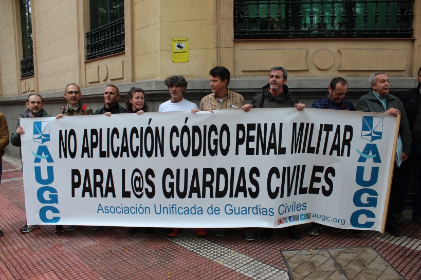 Imagen de la concentración realizada en octubre ante la sede del Defensor del Pueblo. Imagen de la concentración realizada en octubre ante la sede del Defensor del Pueblo.