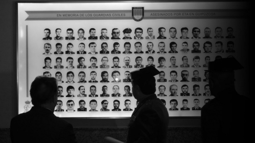 Panel fotográfico con las imágenes de los guardias civiles asesinados por ETA. Panel fotográfico con las imágenes de los guardias civiles asesinados por ETA.