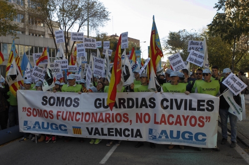 Manifestación por los derechos de los guardias civiles en noviembre de 2015, la histórica Marea de Tricornios. Manifestación por los derechos de los guardias civiles en noviembre de 2015, la histórica Marea de Tricornios.